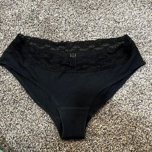 VS/pink low rise hip hugger panties with lace L